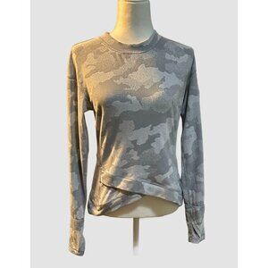 Lululemon Close to Crossing Shirt Size 10 Gray Camo Thumbholes Zip Back Pocket
